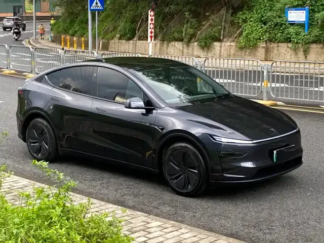 Tesla Model Y — Фото автомобиля 3