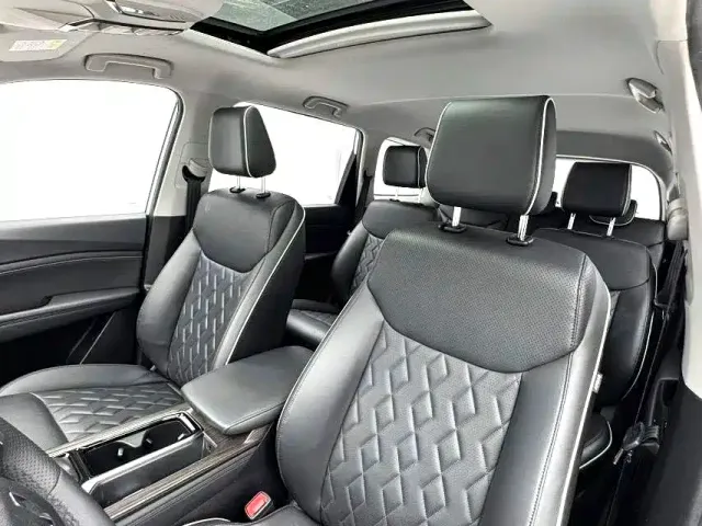 Wuling Jiachen — Фото автомобиля 17