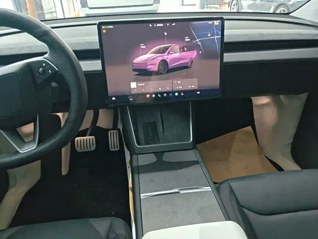 Tesla Model Y — Фото автомобиля 12