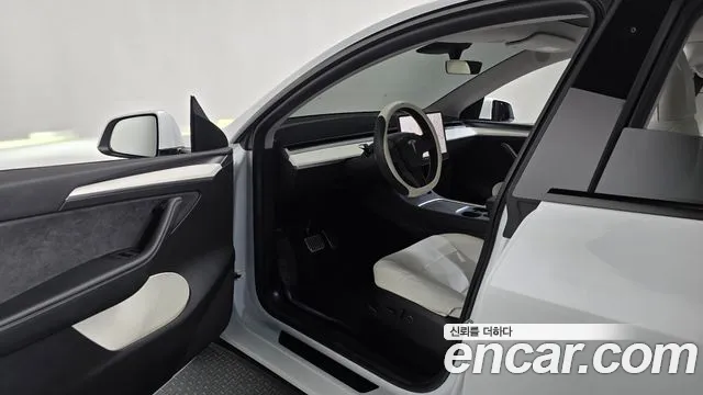 Tesla Model Y — Фото автомобиля 9