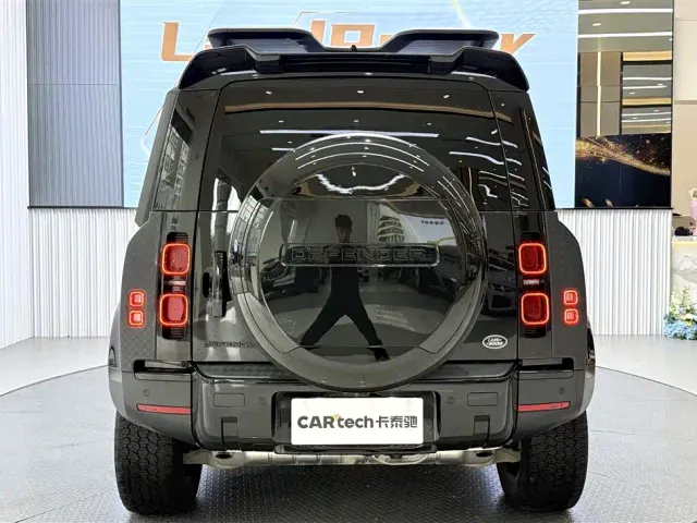 Land Rover Defender — Фото автомобиля 4