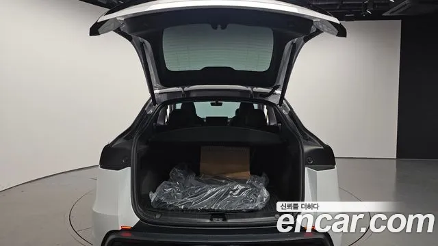 Tesla Model Y — Фото автомобиля 20