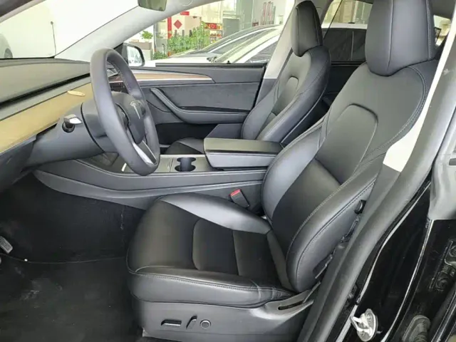 Tesla Model Y — Фото автомобиля 14