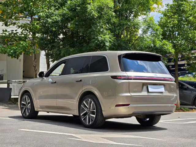 Li Auto L9 — Фото автомобиля 6