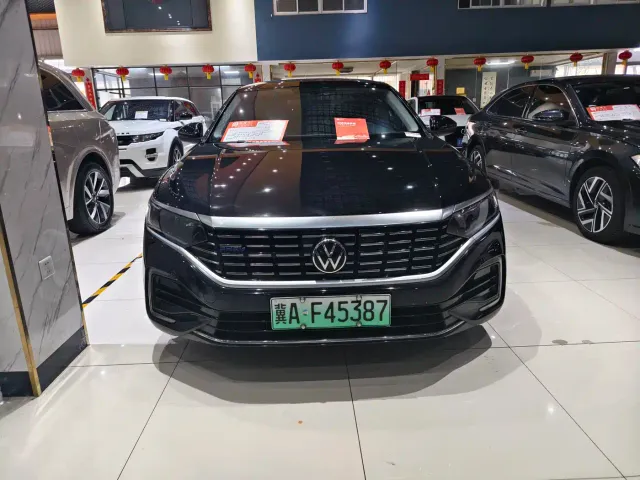 Volkswagen Passat — Фото автомобиля 2