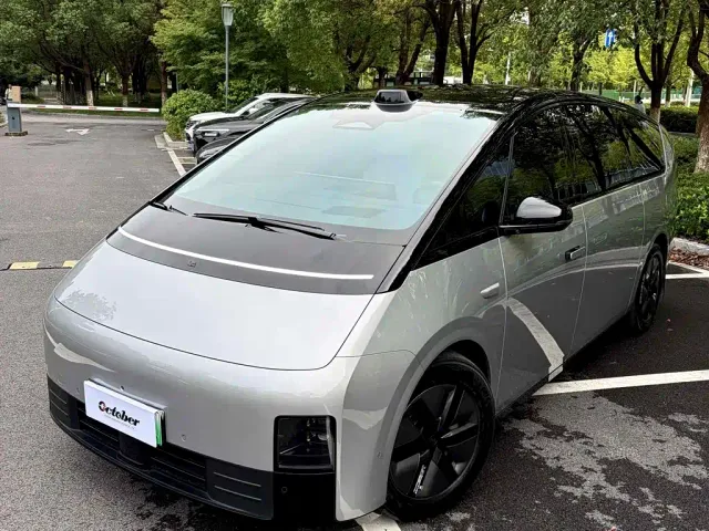 Li Auto MEGA — Фото автомобиля 2