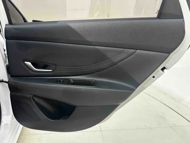 Hyundai Elantra — Фото автомобиля 15