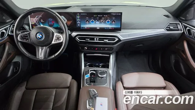 BMW i4 — Фото автомобиля 10