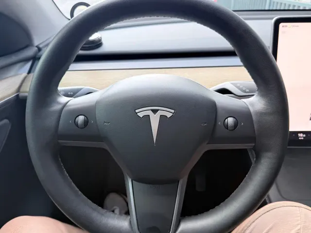 Tesla Model Y — Фото автомобиля 8