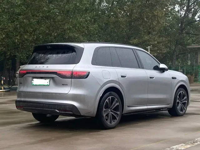 Aito M8 — Фото автомобиля 16