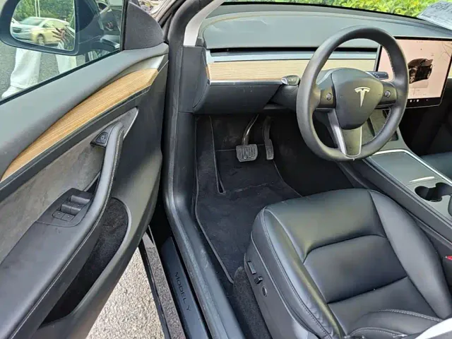 Tesla Model Y — Фото автомобиля 15