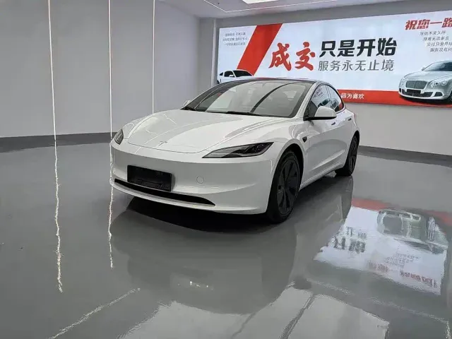 Фотография автомобиля — Tesla Model 3
