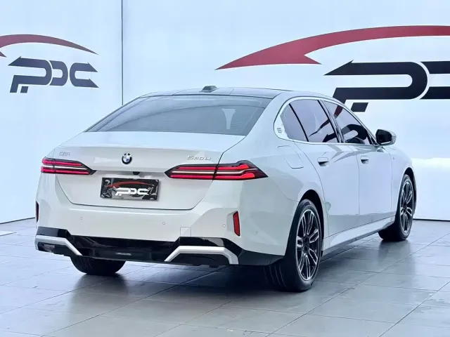 BMW 5 Series — Фото автомобиля 5