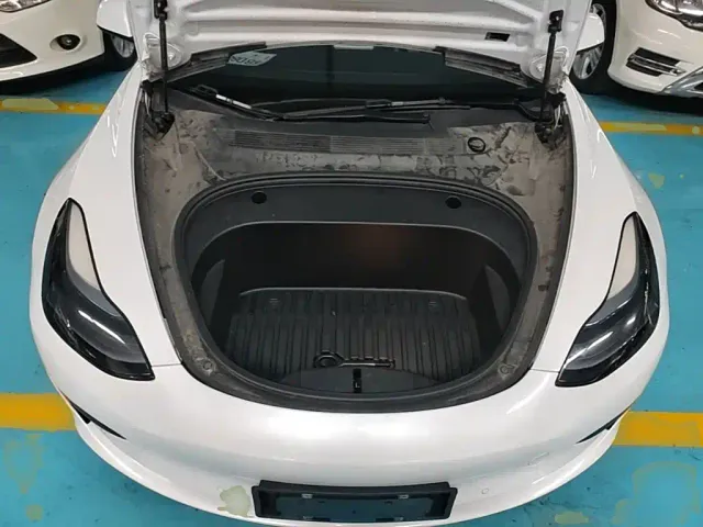 Tesla Model 3 — Фото автомобиля 19