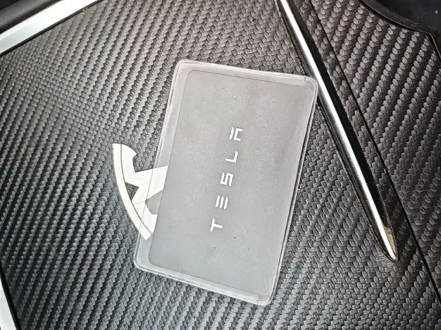 Tesla Model Y — Фото автомобиля 8