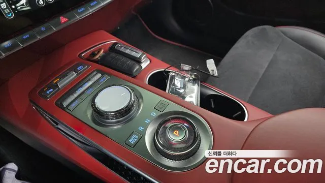 Genesis GV70 — Фото автомобиля 12