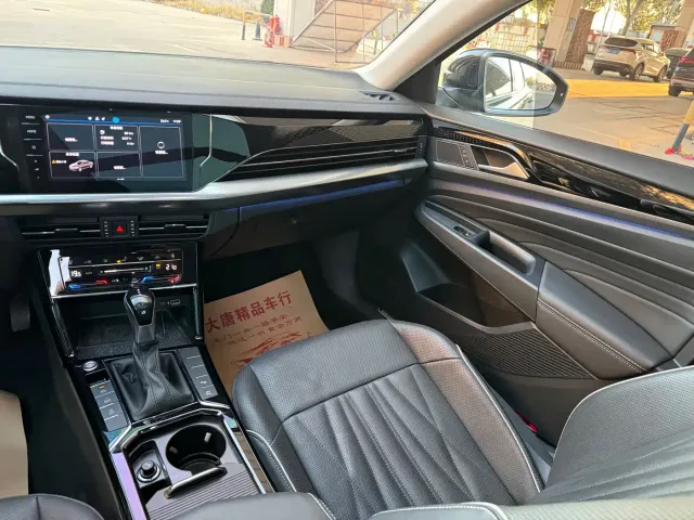 Volkswagen Passat — Фото автомобиля 12