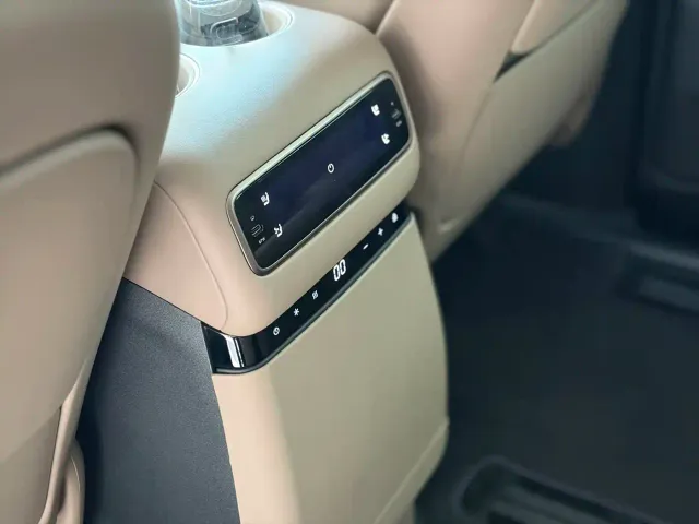 Li Auto MEGA — Фото автомобиля 11