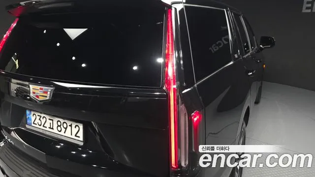 Cadillac Escalade 5th Gen — Фото автомобиля 8