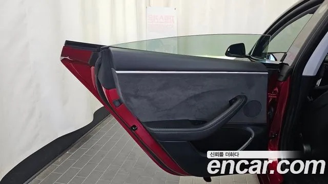 Tesla Model 3 — Фото автомобиля 25