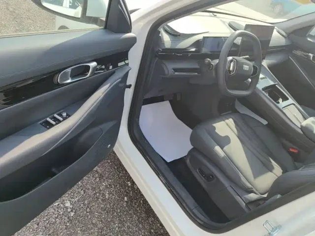 Geely Galaxy E5 — Фото автомобиля 15