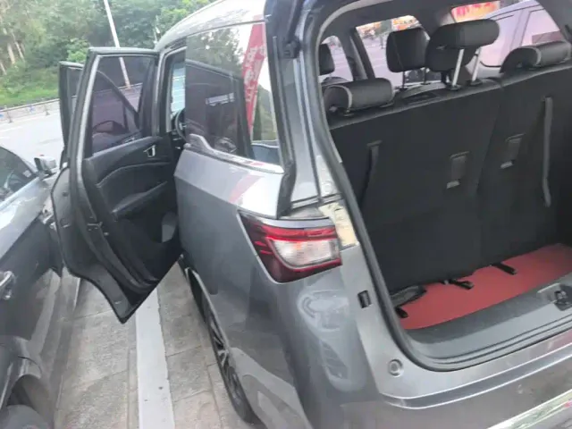 Wuling Jiachen — Фото автомобиля 4