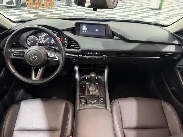 Mazda Axela — Фото автомобиля 8