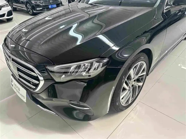 Mercedes-Benz E-Class — Фото автомобиля 3