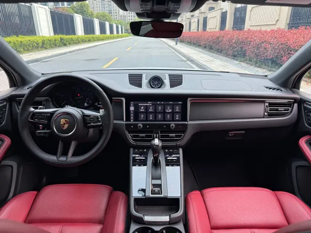 Porsche Macan — Фото автомобиля 12