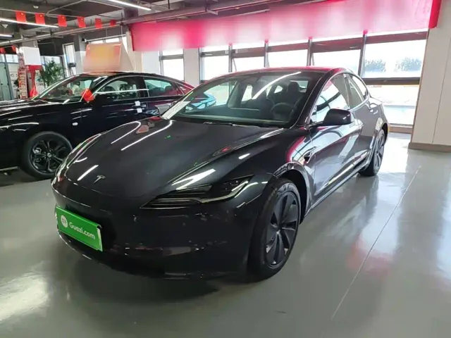 Фотография автомобиля — Tesla Model 3