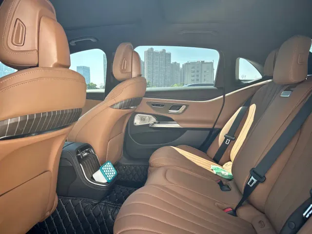Mercedes-Benz E-Class — Фото автомобиля 8