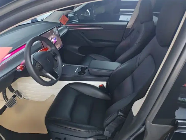 Tesla Model Y — Фото автомобиля 14