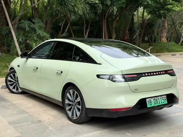 Leapmotor C01 — Фото автомобиля 9