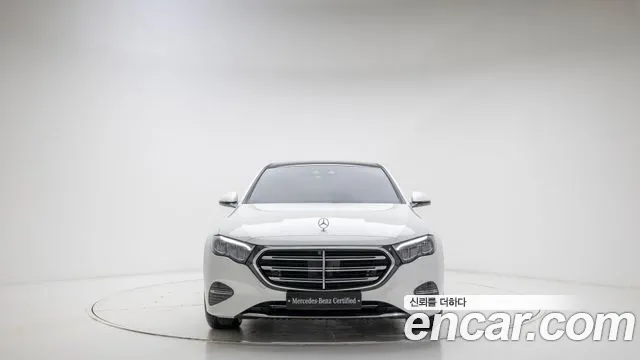 Mercedes-Benz E-Class — Фото автомобиля 3