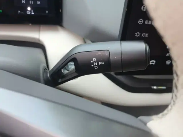 Lynk & Co Lynk & Co 06 EM-P 2023 EM-P 56 Standard Range Pro — Фото автомобиля 13