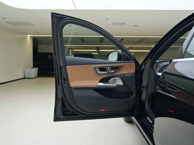Mercedes-Benz E-Class — Фото автомобиля 14
