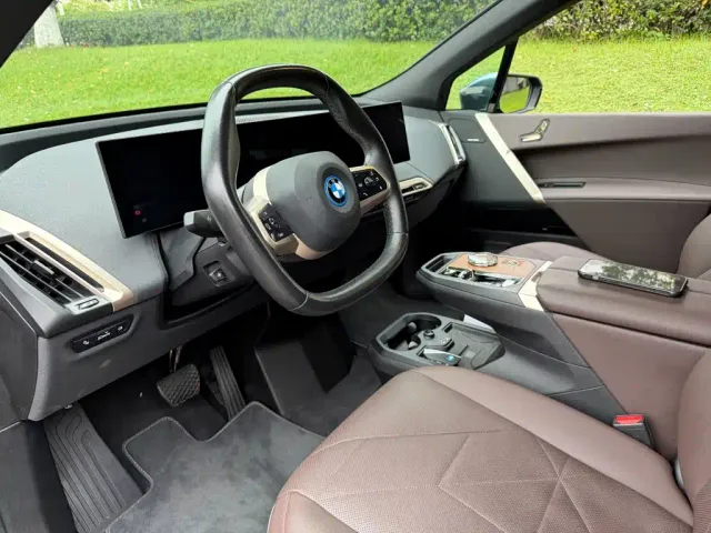 BMW iX — Фото автомобиля 7