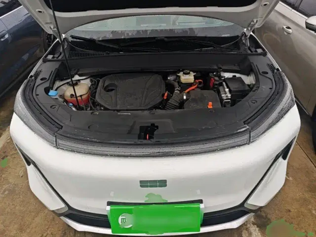 Geely Galaxy Starship 7 EM-i — Фото автомобиля 19