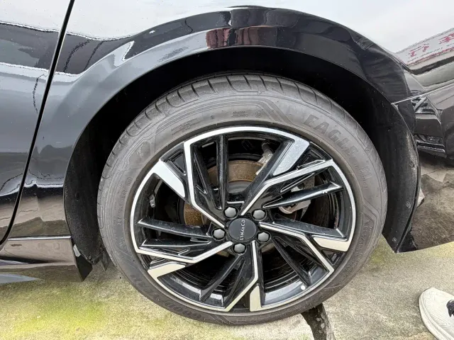 Lynk & Co 03 — Фото автомобиля 12