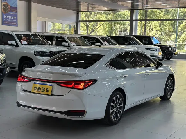 Lexus ES — Фото автомобиля 5