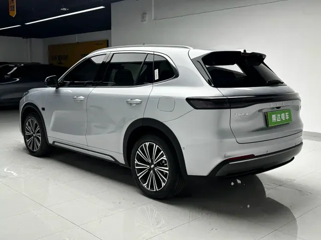 Geely Galaxy Starship 7 EM-i — Фото автомобиля 6