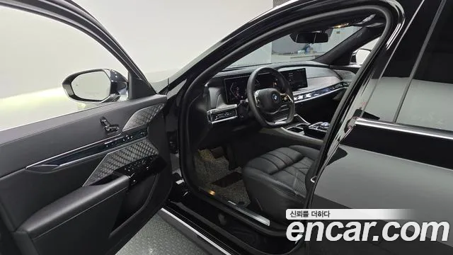 BMW 7 Series G70 — Фото автомобиля 9