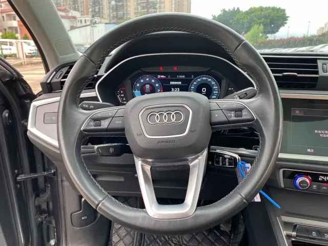 Audi Q3 — Фото автомобиля 12