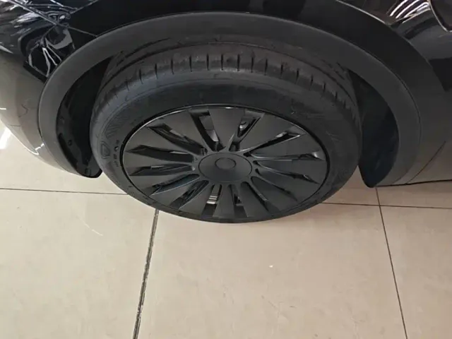 Tesla Model Y — Фото автомобиля 22