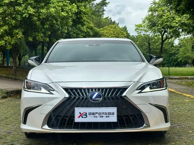 Lexus ES — Фото автомобиля 2