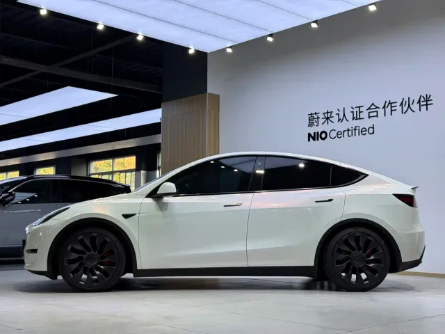 Tesla Model Y — Фото автомобиля 4