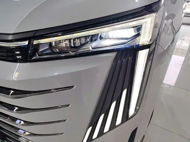 GAC Trumpchi E9 — Фото автомобиля 23