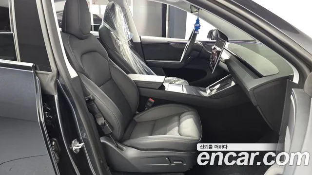 Tesla Model Y — Фото автомобиля 26
