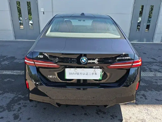 BMW i5 — Фото автомобиля 3