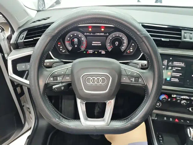 Audi Q3 — Фото автомобиля 10